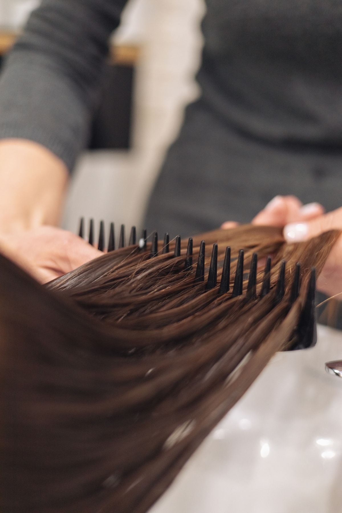 Cabelo protegido do frio com tratamento hidratante, ambiente de inverno
